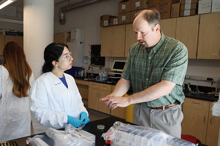 RI-INBRE collaborative continues to help CCRI students, faculty meet research goals